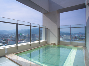 Outdoor viewing bath with a view of the Northern Alps and the Hakusan Mountain Range
